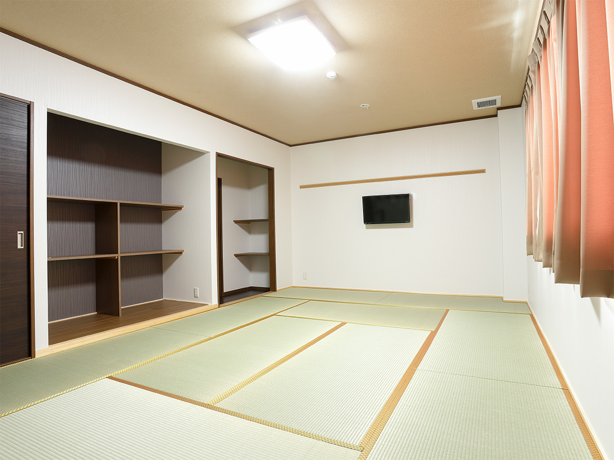12 Tatami Mat Japanese Style Room / Dinner and Breakfast