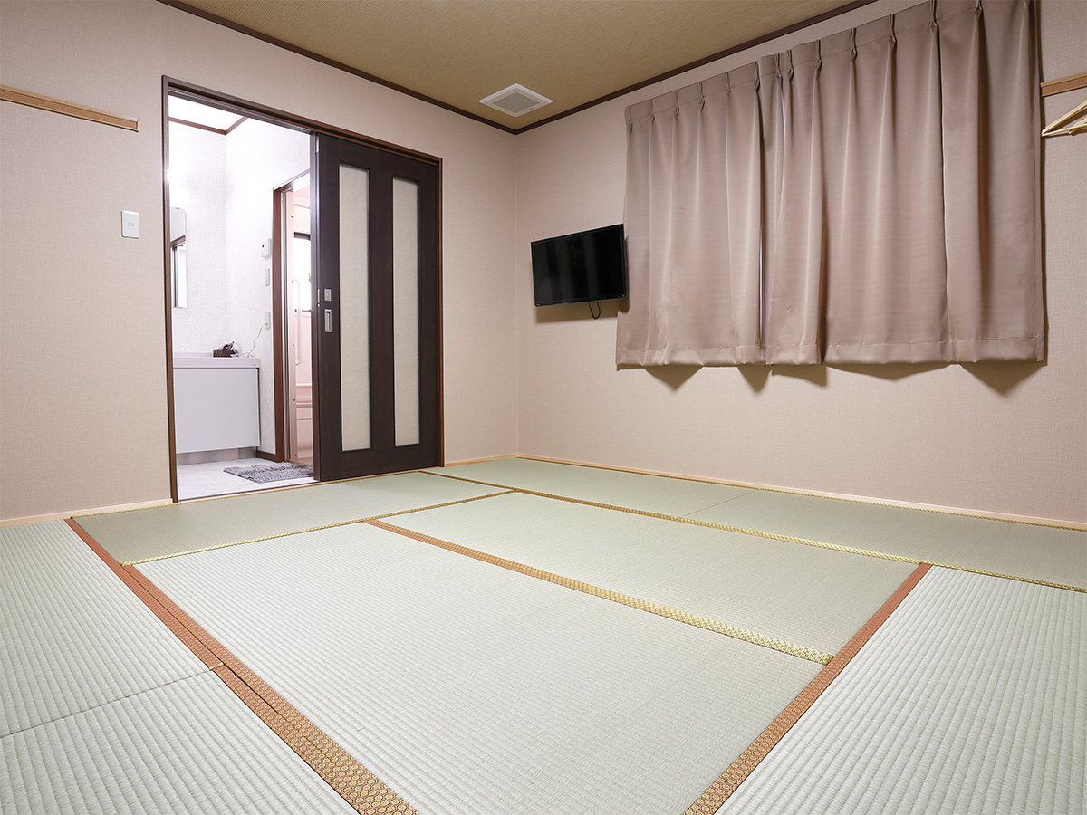 8 Tatami Mat Japanese Style Room with Ensuite Bath & Toilet / Dinner and Breakfast