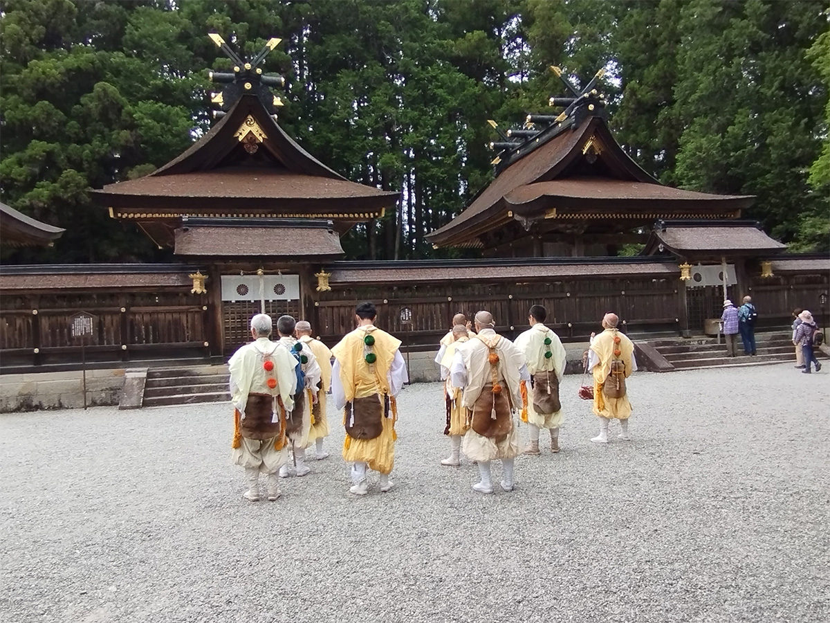Tsugizakura-oji to Kumano Hongu Taisha & Oyunohara Walk with Licensed Guide